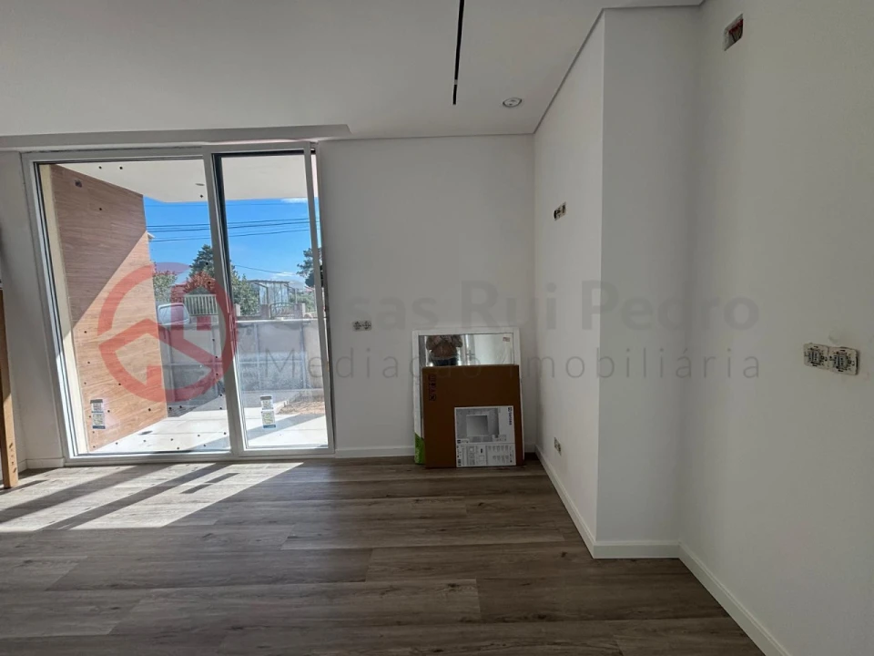 Moradia T3 para Venda em Corroios Foto 15