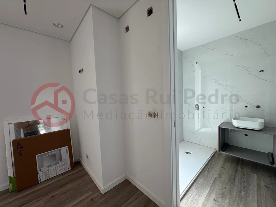 Moradia T3 para Venda em Corroios Foto 16