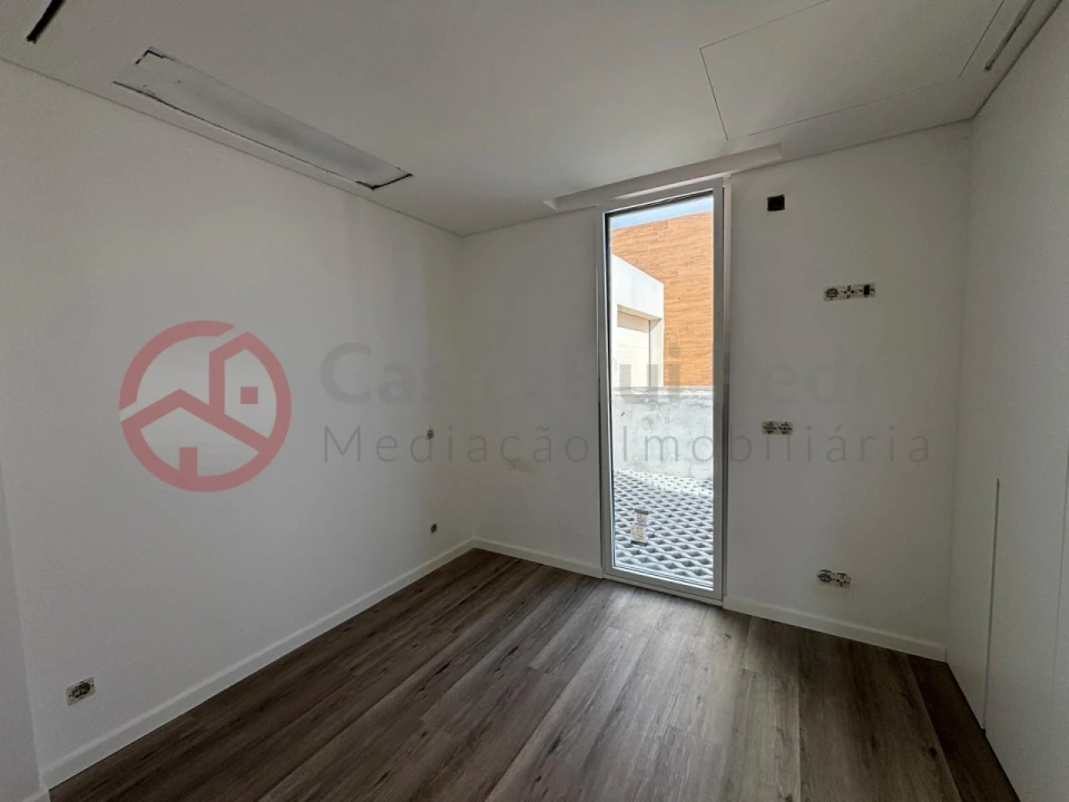 Moradia T3 para Venda em Corroios Foto 18