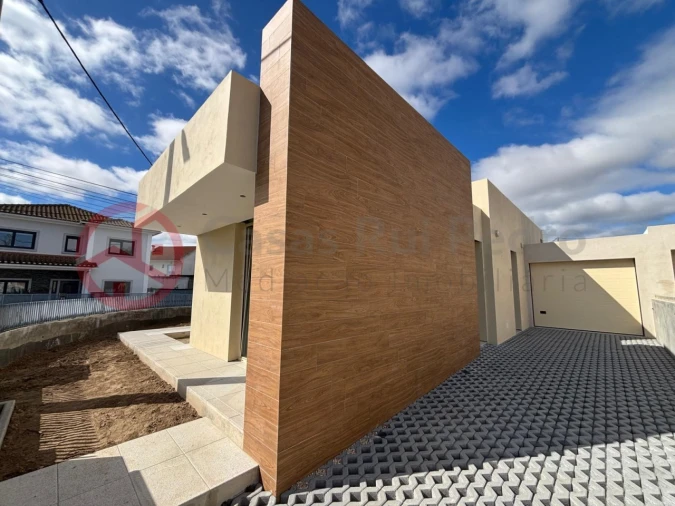 Moradia T3 para Venda em Corroios Foto 2