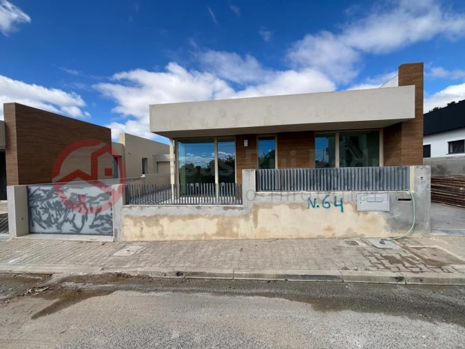 Moradia T3 para Venda em Corroios Foto 8