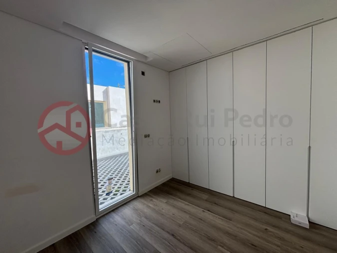 Moradia T3 para Venda em Corroios Foto 12