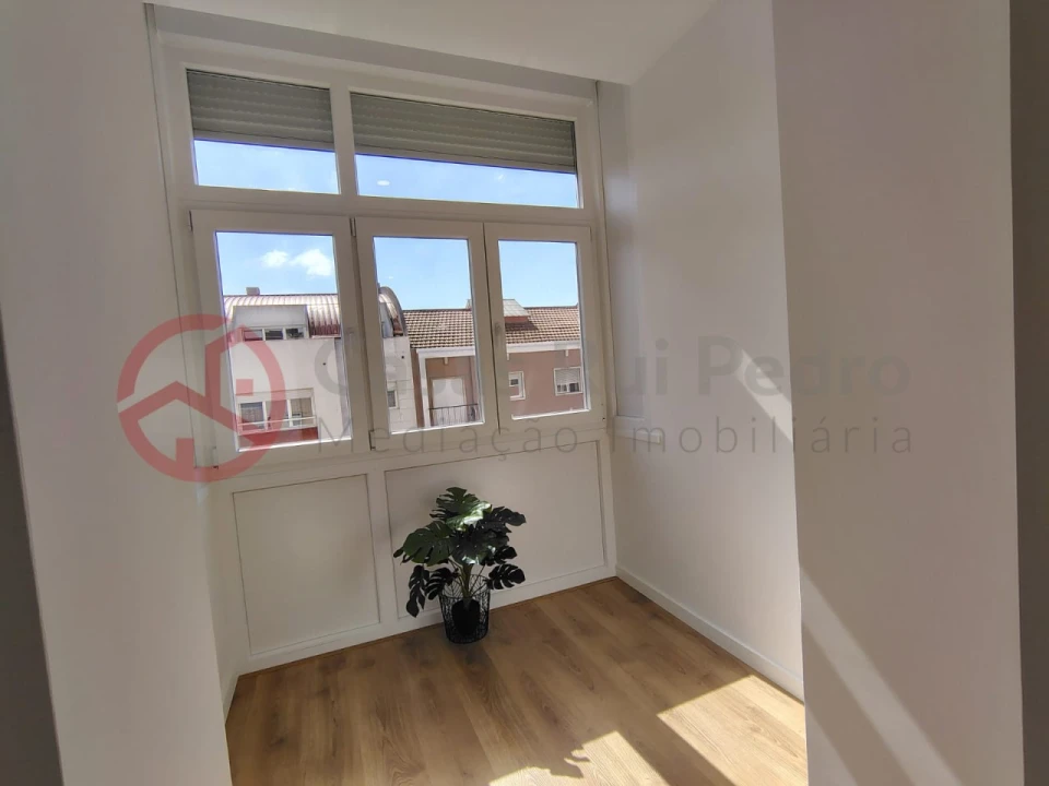 Apartamento T3 para Venda em Benfica Foto 1
