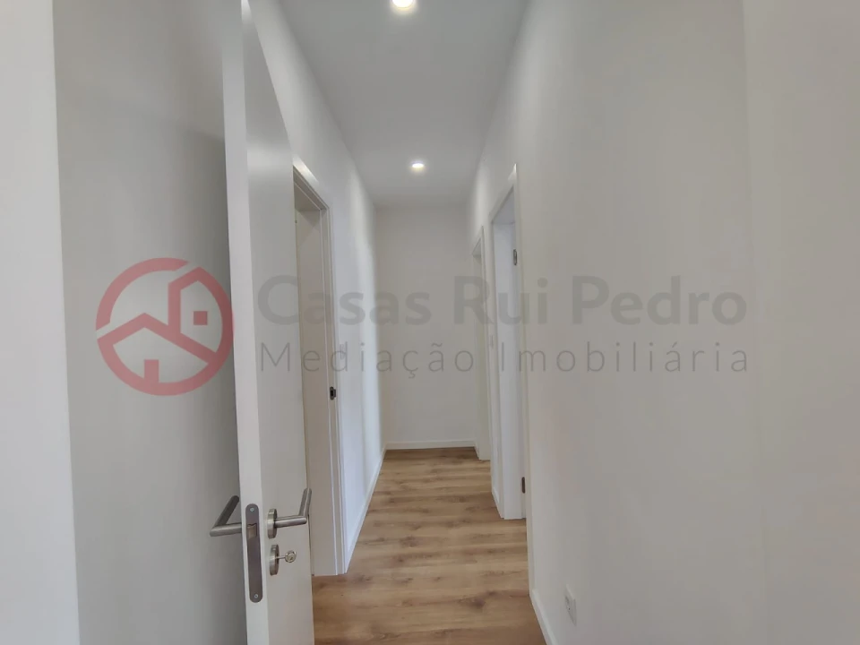 Apartamento T3 para Venda em Benfica Foto 4