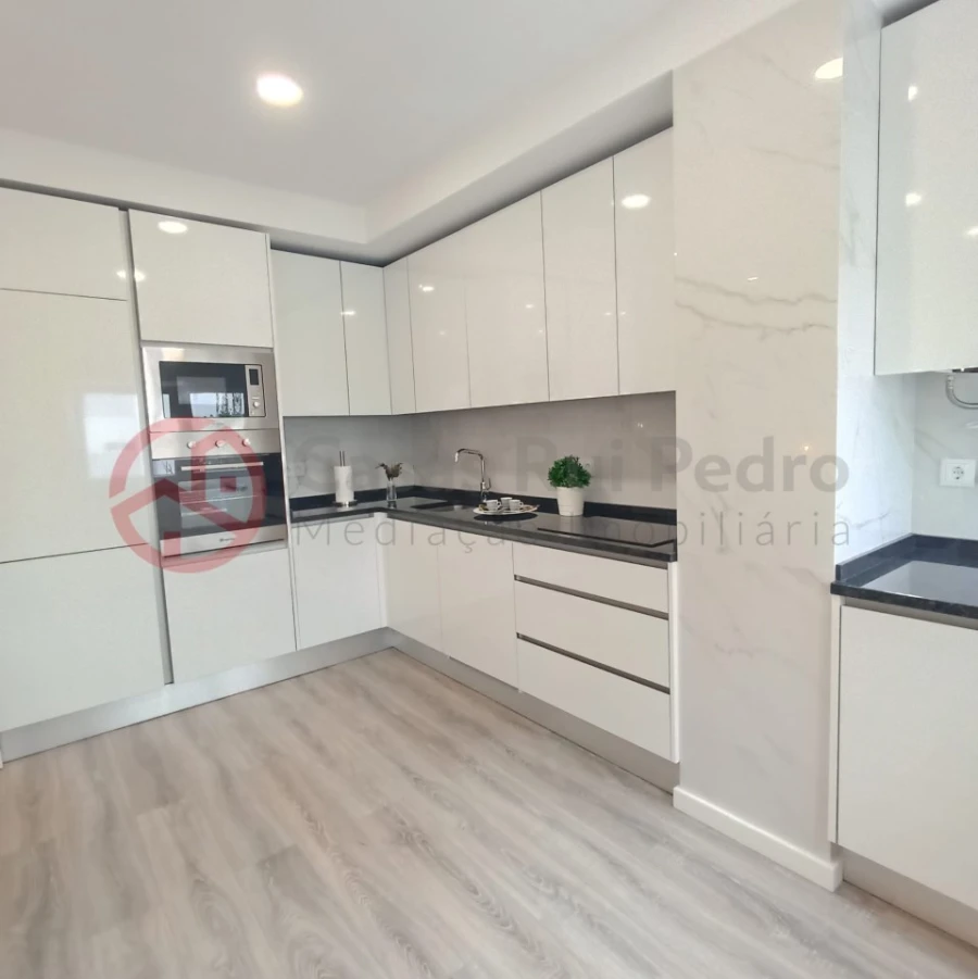 Apartamento T3 para Venda em Benfica Foto 2