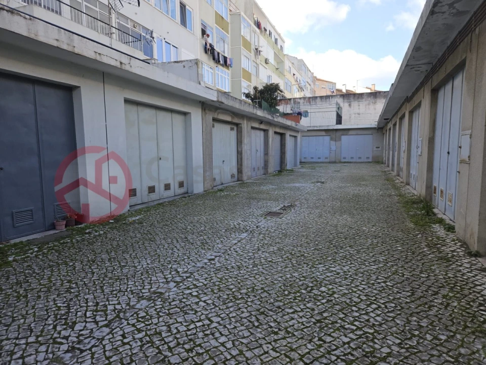 Garagem para Venda em Laranjeiro e Feijó Foto 1