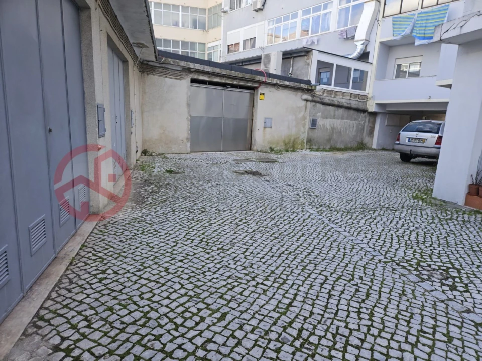 Garagem para Venda em Laranjeiro e Feijó Foto 2