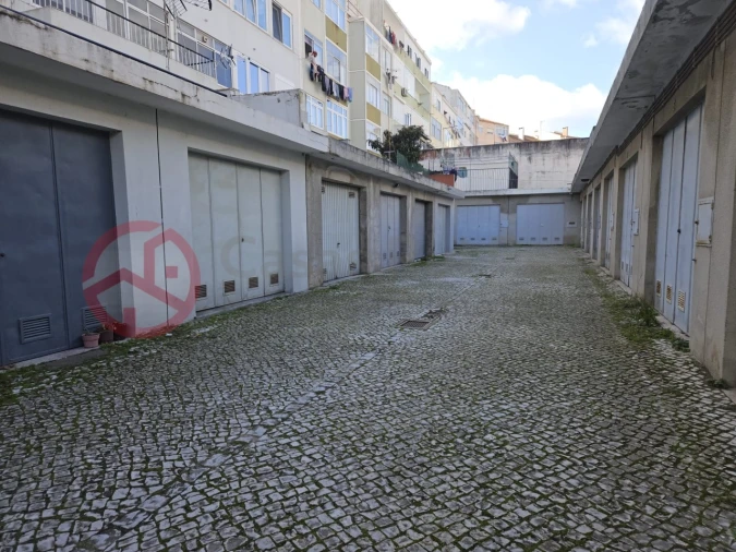 Garagem para Venda em Laranjeiro e Feijó Foto 1