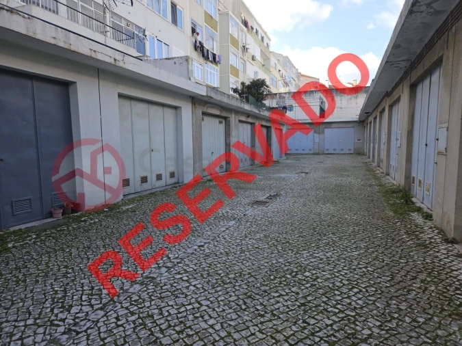 Garagem para Venda em Laranjeiro e Feijó