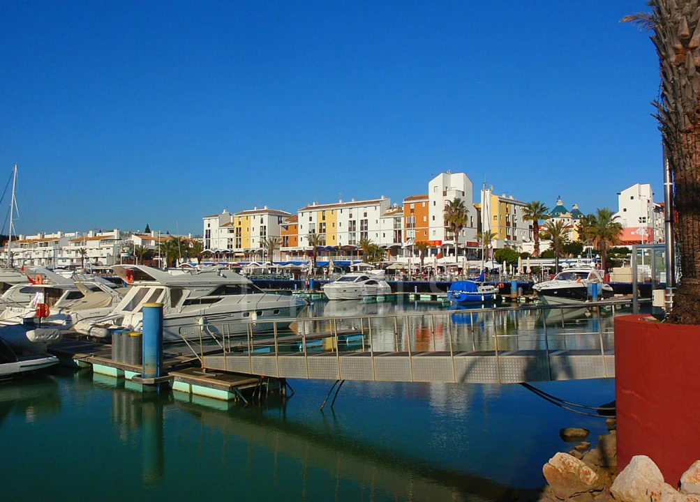 Moradia T4 para Venda em Quarteira Foto 18