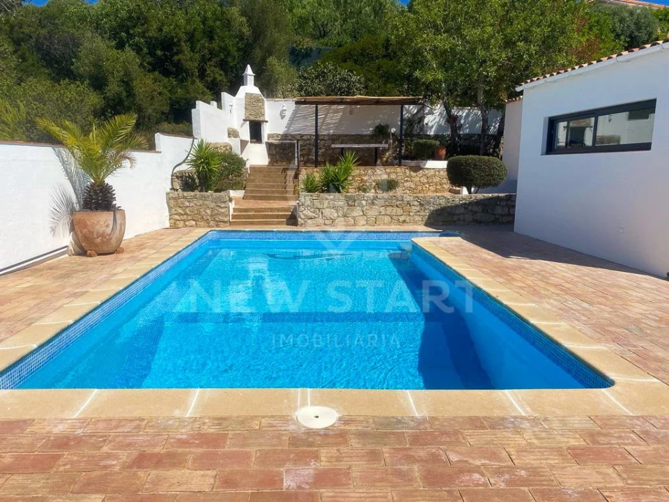 Moradia T3 para Venda em Santa Barbara de Nexe Foto 1