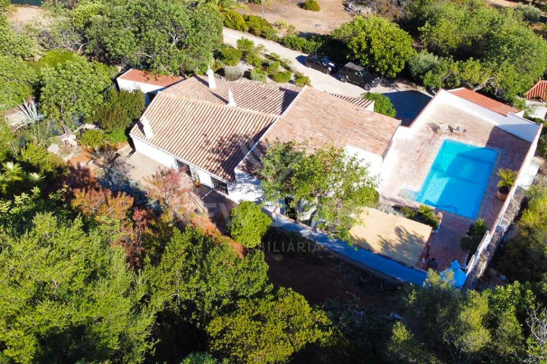 Moradia T3 para Venda em Santa Barbara de Nexe Foto 52