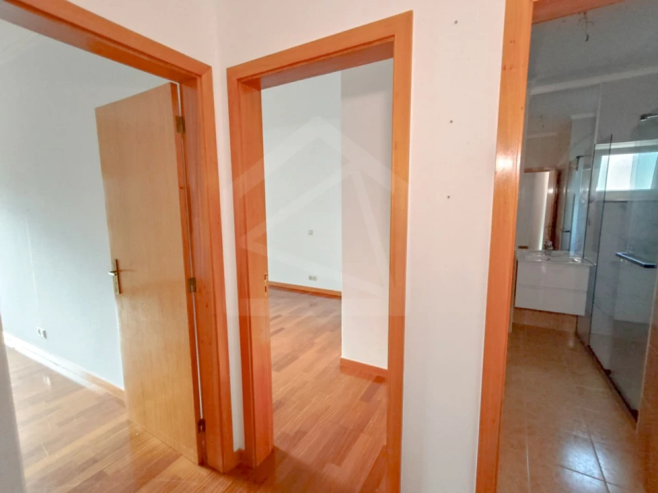 Apartamento T2 para Venda em São João da Madeira Foto 16