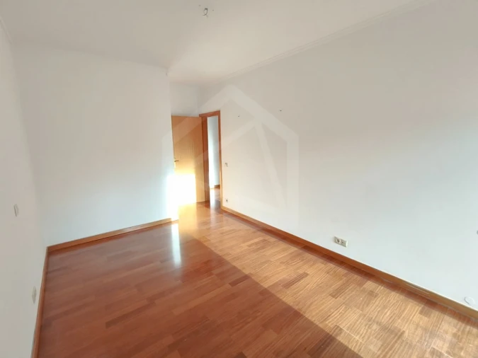 Apartamento T2 para Venda em São João da Madeira Foto 15