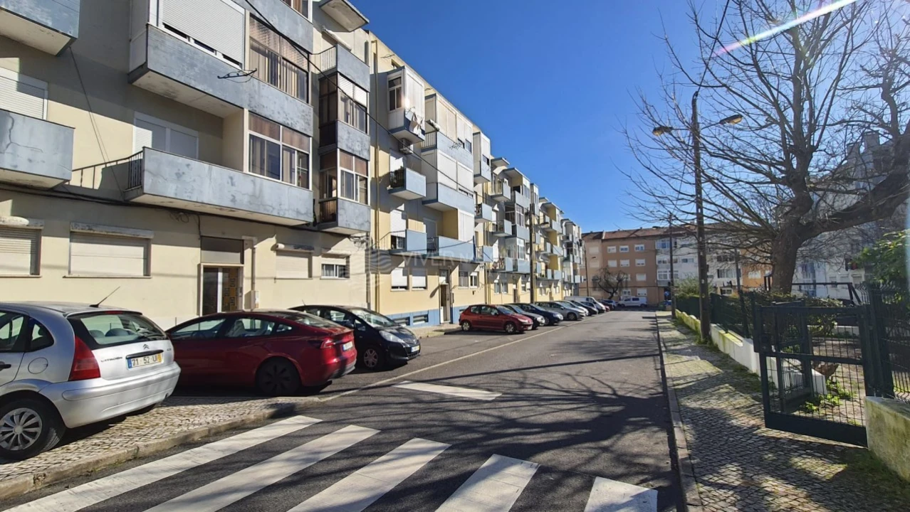 Apartamento T2 para Venda em Charneca de Caparica e Sobreda Foto 17
