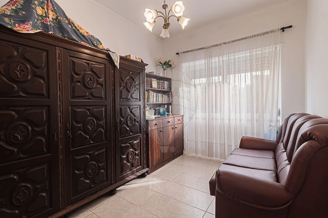 Apartamento T2 para Venda em Rio de Mouro Foto 3