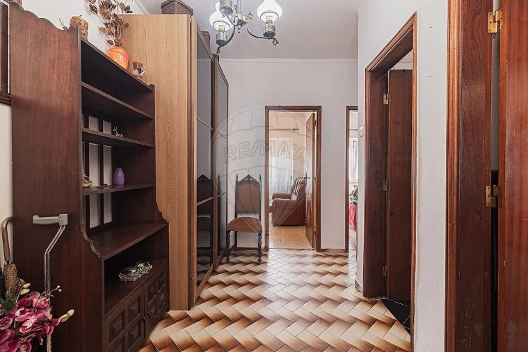 Apartamento T2 para Venda em Rio de Mouro Foto 4