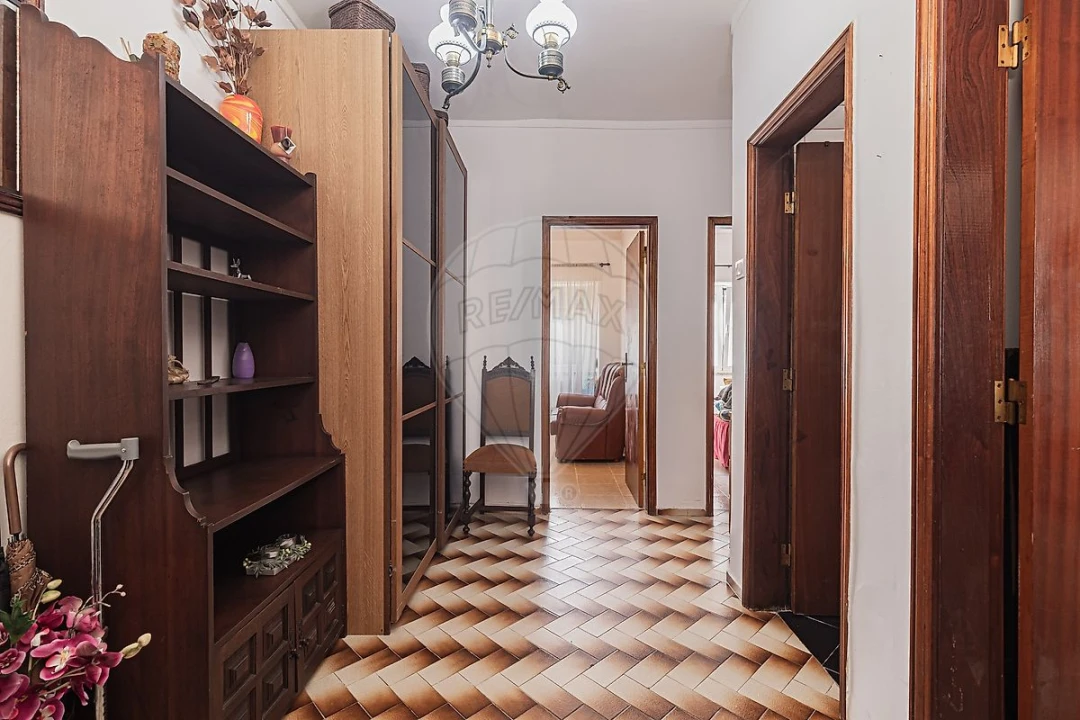 Apartamento T2 para Venda em Rio de Mouro Foto 4