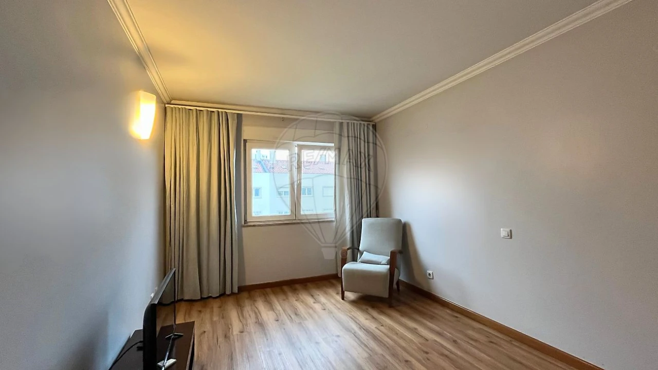 Apartamento T3 para Venda em Carnide Foto 11