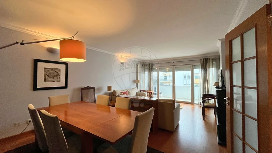 Apartamento T3 para Venda em Carnide Foto 2