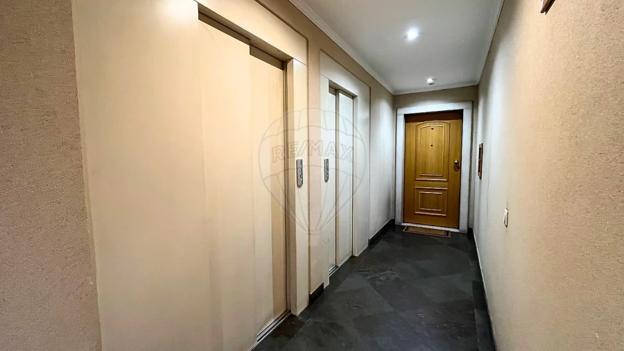 Apartamento T3 para Venda em Carnide Foto 20