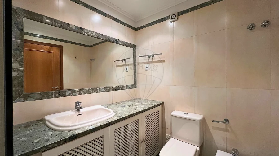 Apartamento T3 para Venda em Carnide Foto 16