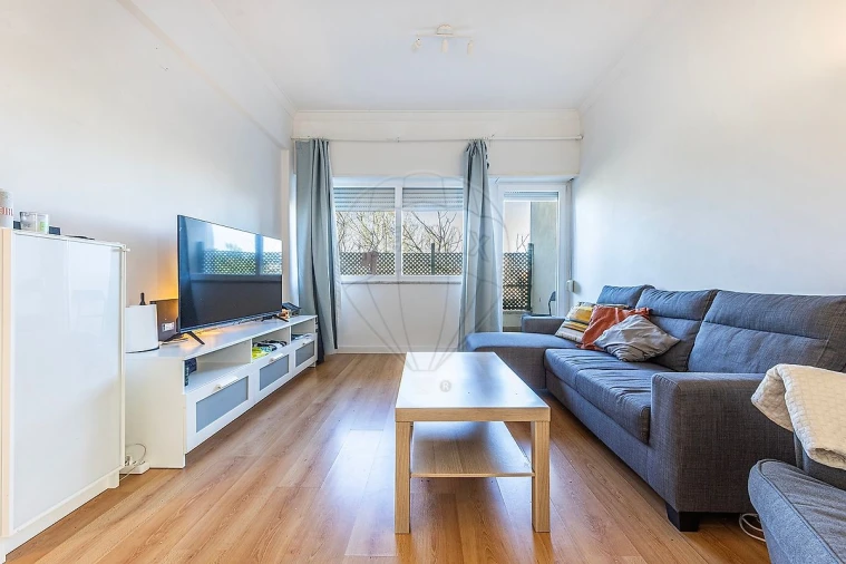 Apartamento T2 para Arrendamento em Santa Clara Foto 6