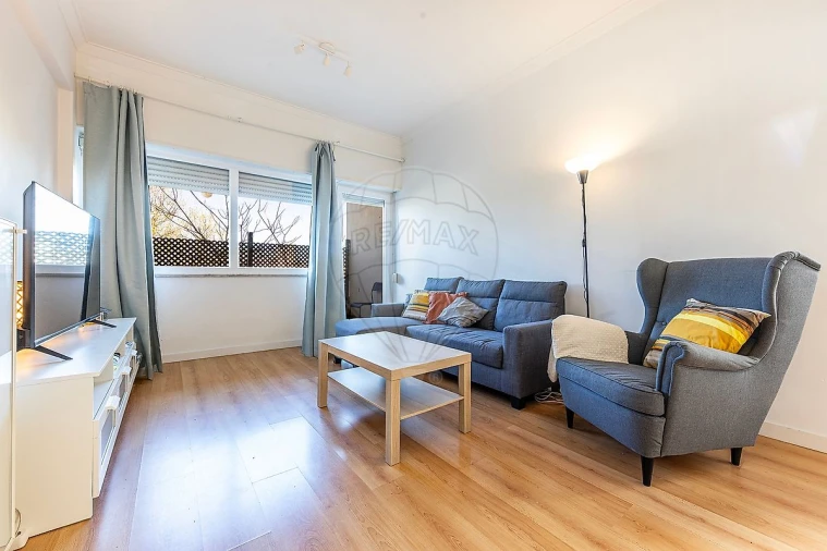 Apartamento T2 para Arrendamento em Santa Clara Foto 3