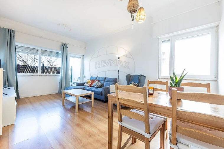 Apartamento T2 para Arrendamento em Santa Clara Foto 2