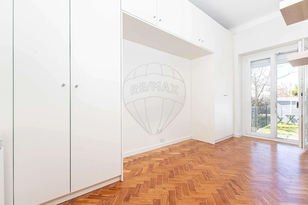 Apartamento T2 para Arrendamento em Alvalade Foto 7