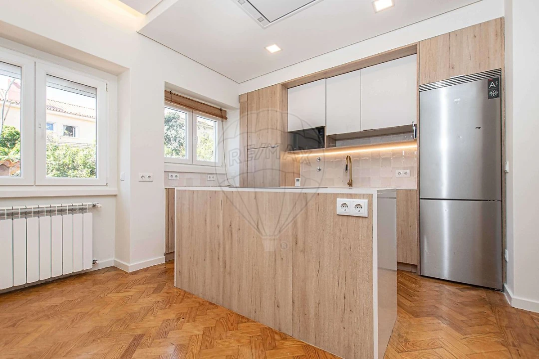 Apartamento T2 para Arrendamento em Alvalade Foto 18