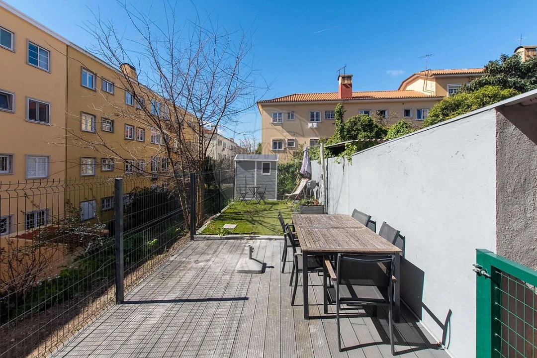 Apartamento T2 para Arrendamento em Alvalade Foto 23