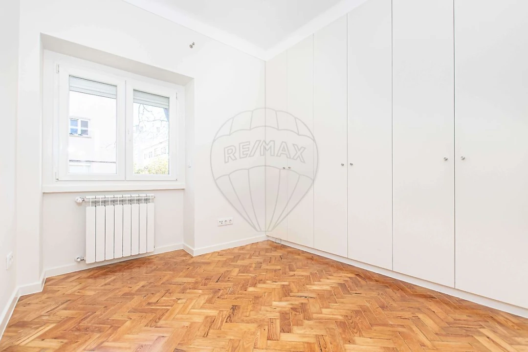 Apartamento T2 para Arrendamento em Alvalade Foto 3