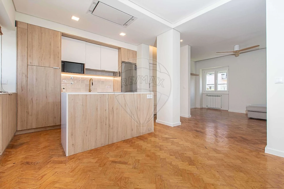 Apartamento T2 para Arrendamento em Alvalade Foto 16