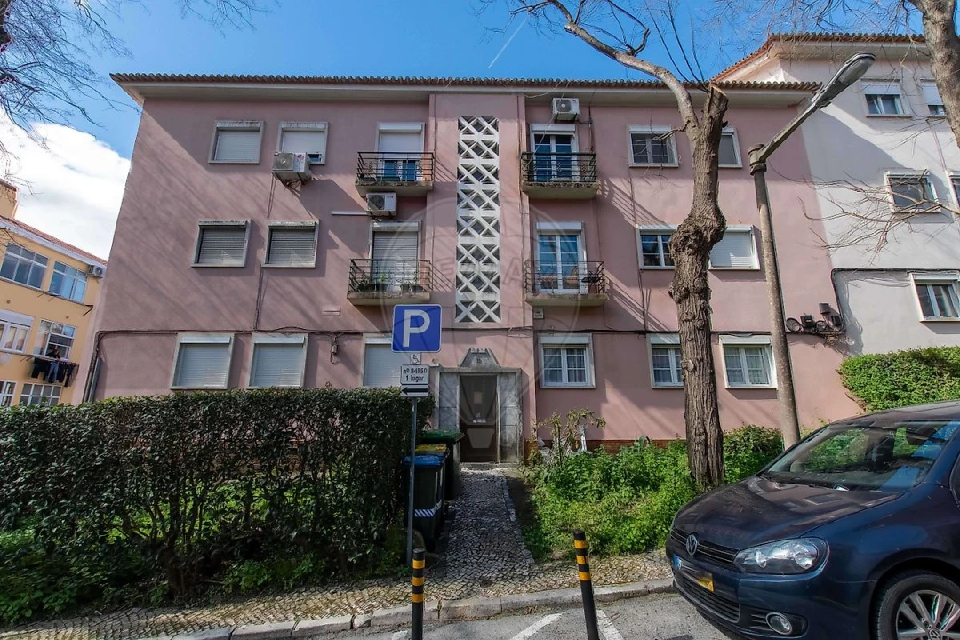 Apartamento T2 para Arrendamento em Alvalade Foto 4