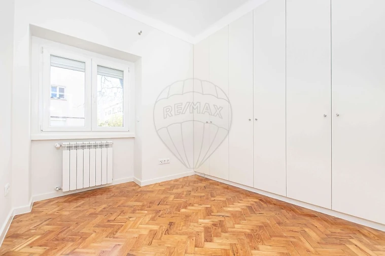 Apartamento T2 para Arrendamento em Alvalade Foto 3