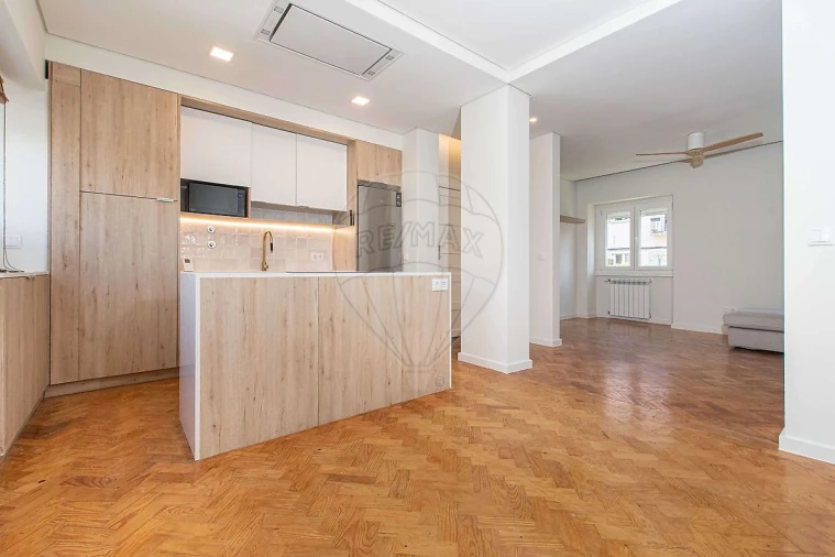 Apartamento T2 para Arrendamento em Alvalade Foto 16