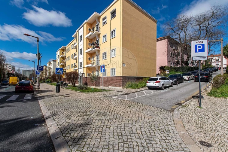 Apartamento T2 para Arrendamento em Alvalade Foto 5