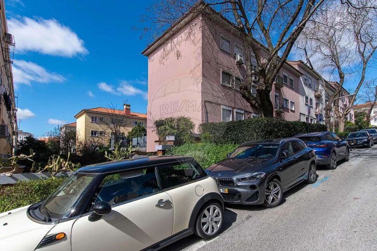 Apartamento T2 para Arrendamento em Alvalade Foto 1