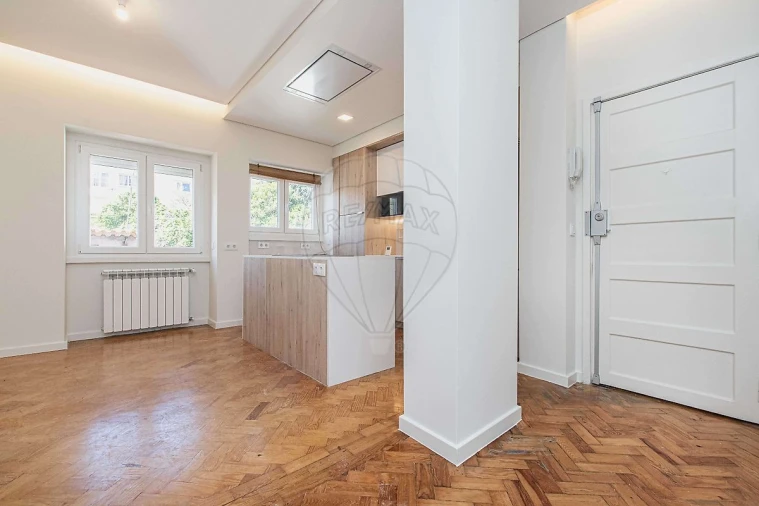 Apartamento T2 para Arrendamento em Alvalade Foto 14