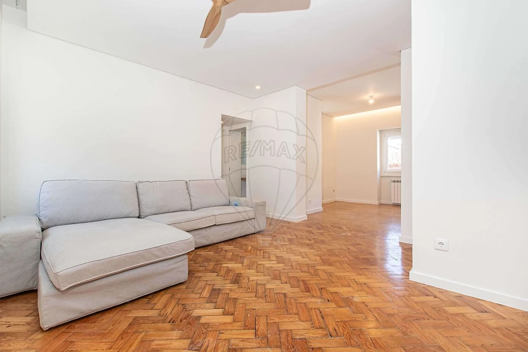 Apartamento T2 para Arrendamento em Alvalade Foto 13