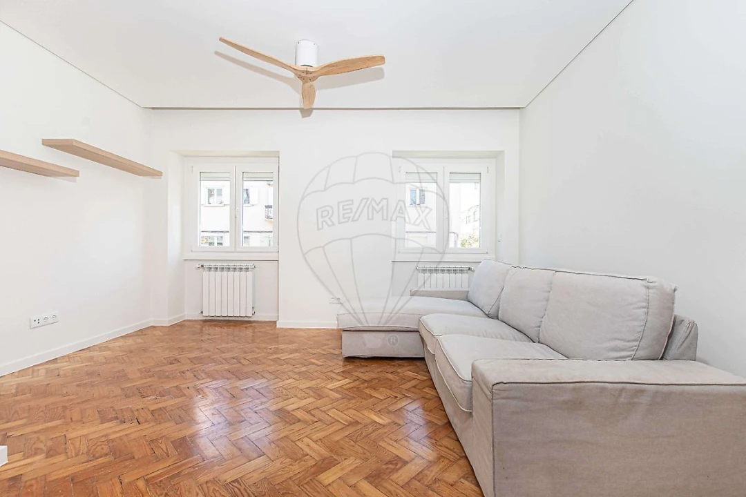 Apartamento T2 para Arrendamento em Alvalade Foto 12