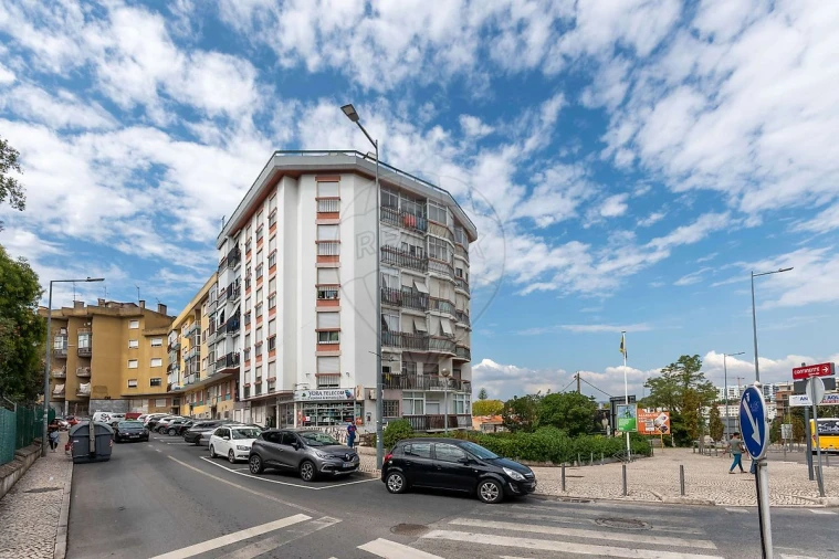 Apartamento T3 para Venda em Sacavém e Prior Velho Foto 2