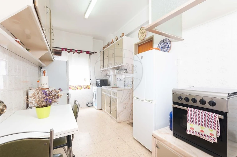 Apartamento T3 para Venda em Sacavém e Prior Velho Foto 16