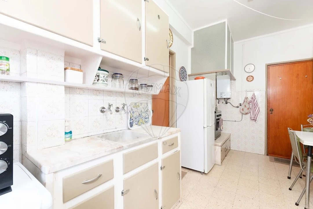 Apartamento T3 para Venda em Sacavém e Prior Velho Foto 14