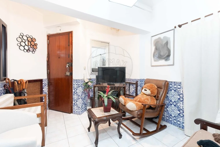 Apartamento T1 para Venda em Sacavém e Prior Velho Foto 3