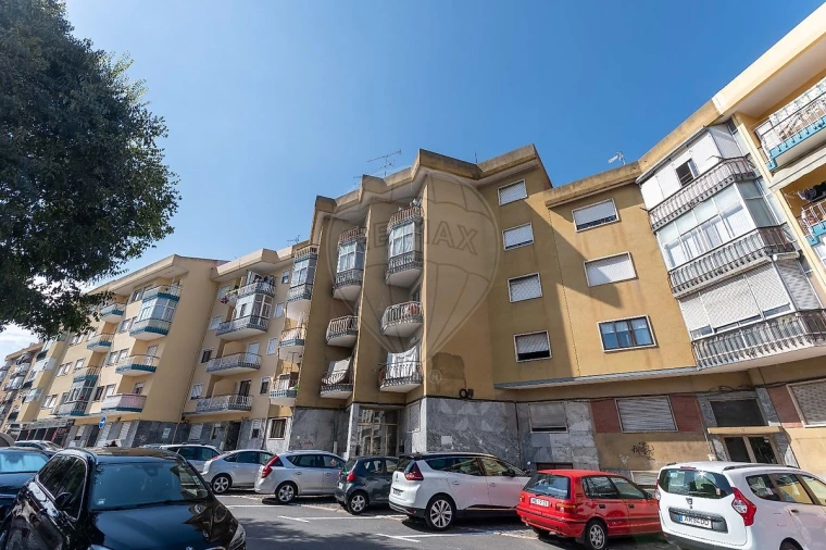 Apartamento T1 para Venda em Sacavém e Prior Velho Foto 9