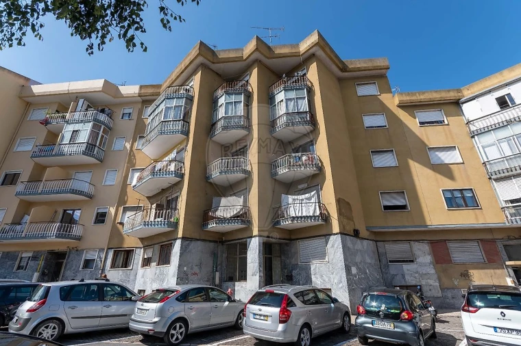 Apartamento T1 para Venda em Sacavém e Prior Velho Foto 10