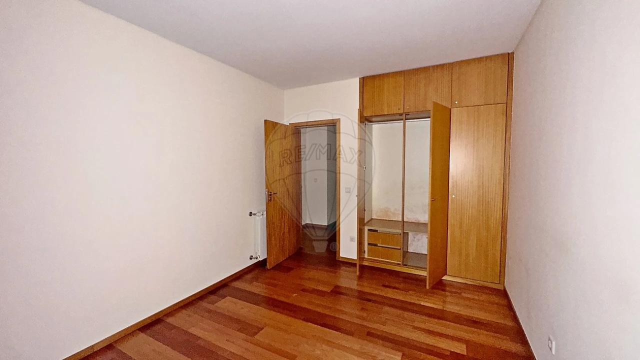 Apartamento T1 para Venda em Oliveira do Douro Foto 14