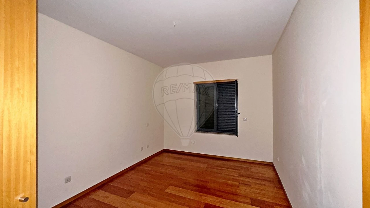 Apartamento T1 para Venda em Oliveira do Douro Foto 13